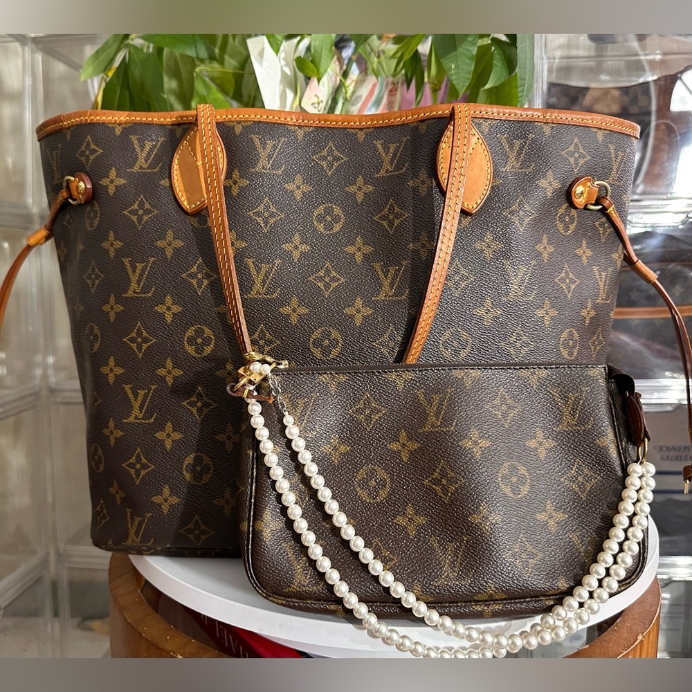 Louis Vuitton Monogram Never full MM amd Pouch with fashion pearl handle. 20% of